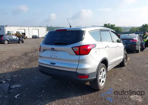 2019 Ford Escape S z USA, uszkodzony, nr VIN 1FMCU0F71KUC44088